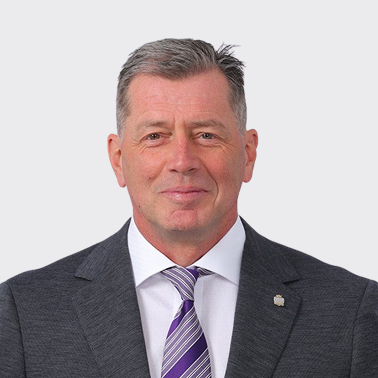 ミヒャエル スキッベ 監督